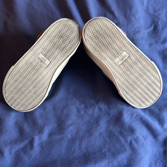 OSHKOSH - Picture 2 of 5